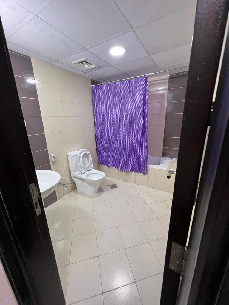 Fancy Partition Near Mashreq Metro / Sz Road Homestay