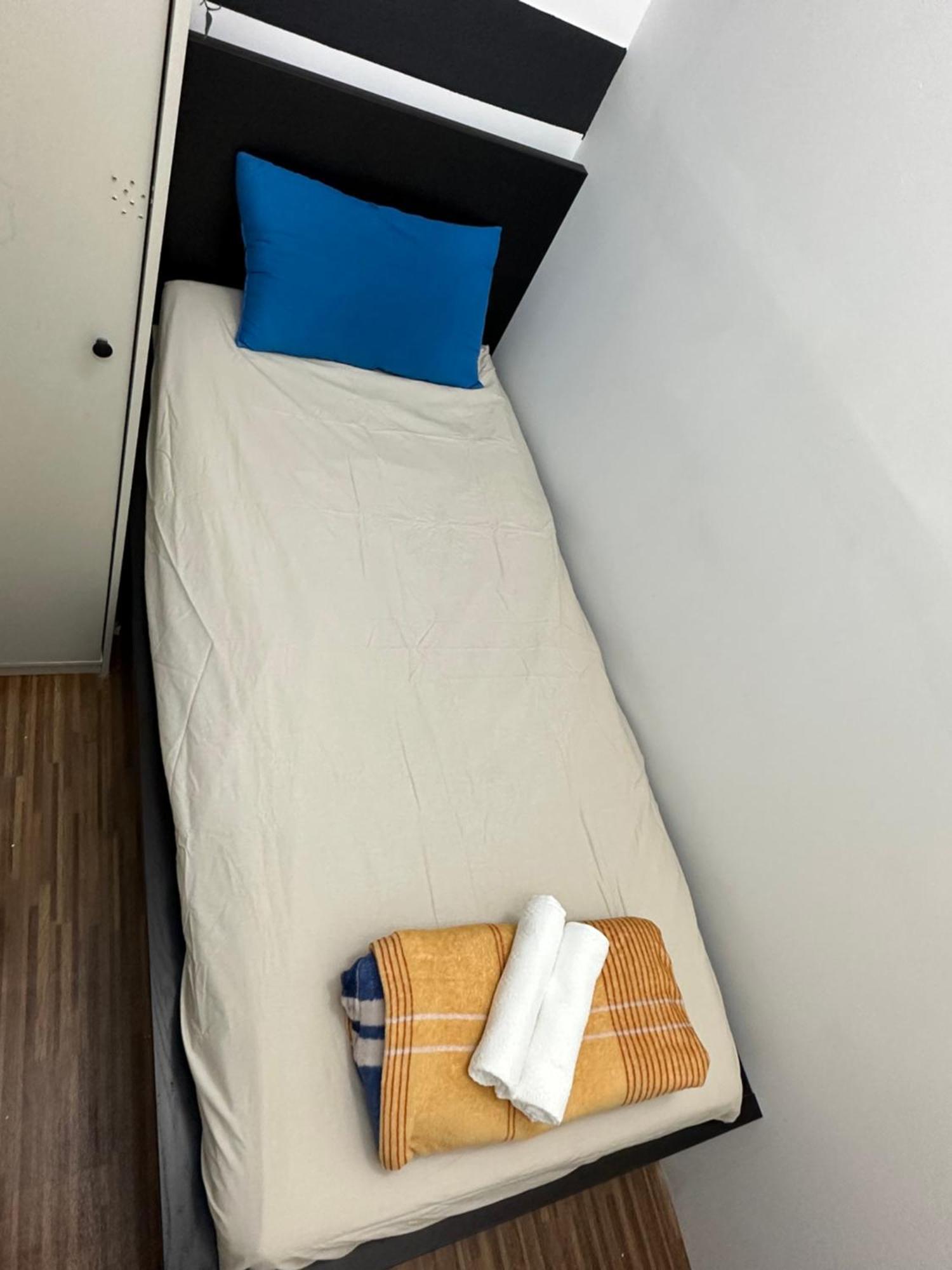 Homestay Fancy Partition Near Mashreq Metro / Sz Road Dubai
