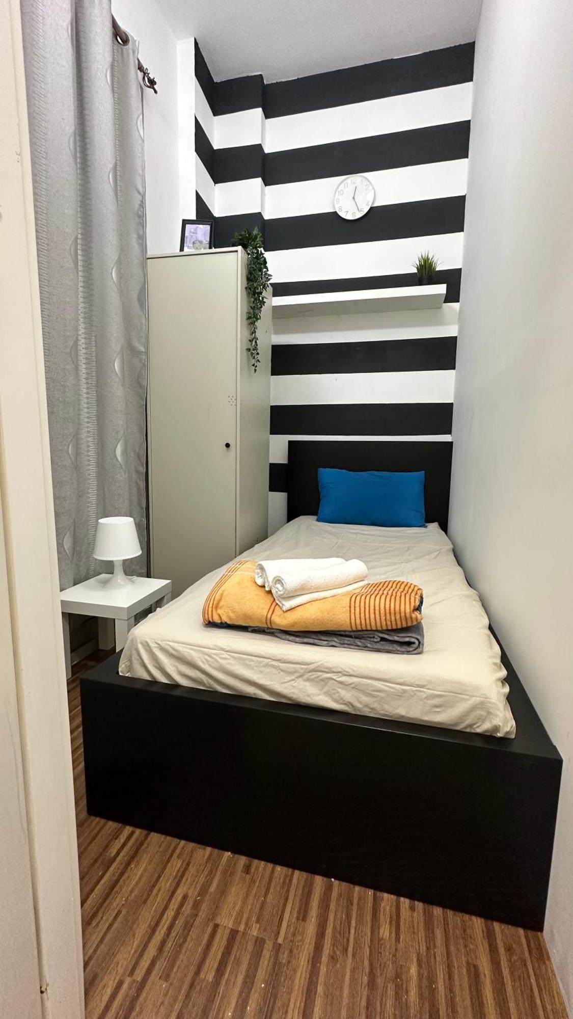 Homestay Fancy Partition Near Mashreq Metro / Sz Road